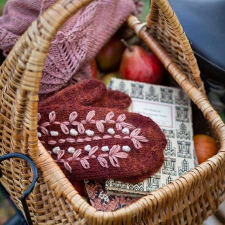 Embroidery on knits - immagine 5